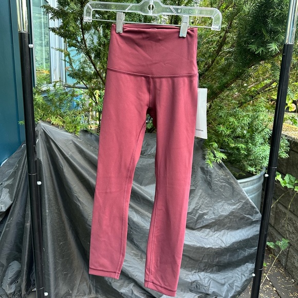 Wunder Train High-Rise Crop 23" Sz 2 Red Merlot NWT - Picture 4 of 6